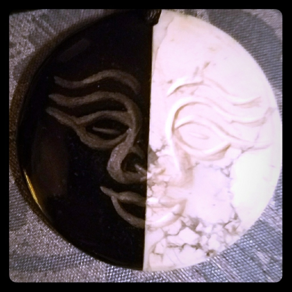 Black White pendant